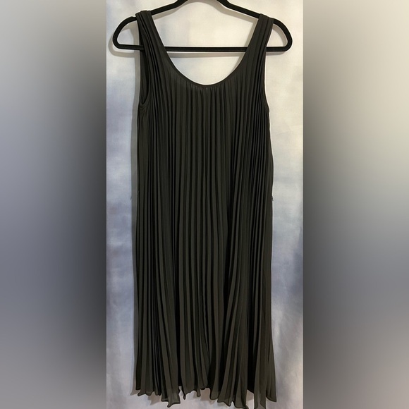 Michael Kors pleated sleeveless dress size S. New with tag but no belt. - Picture 2 of 7